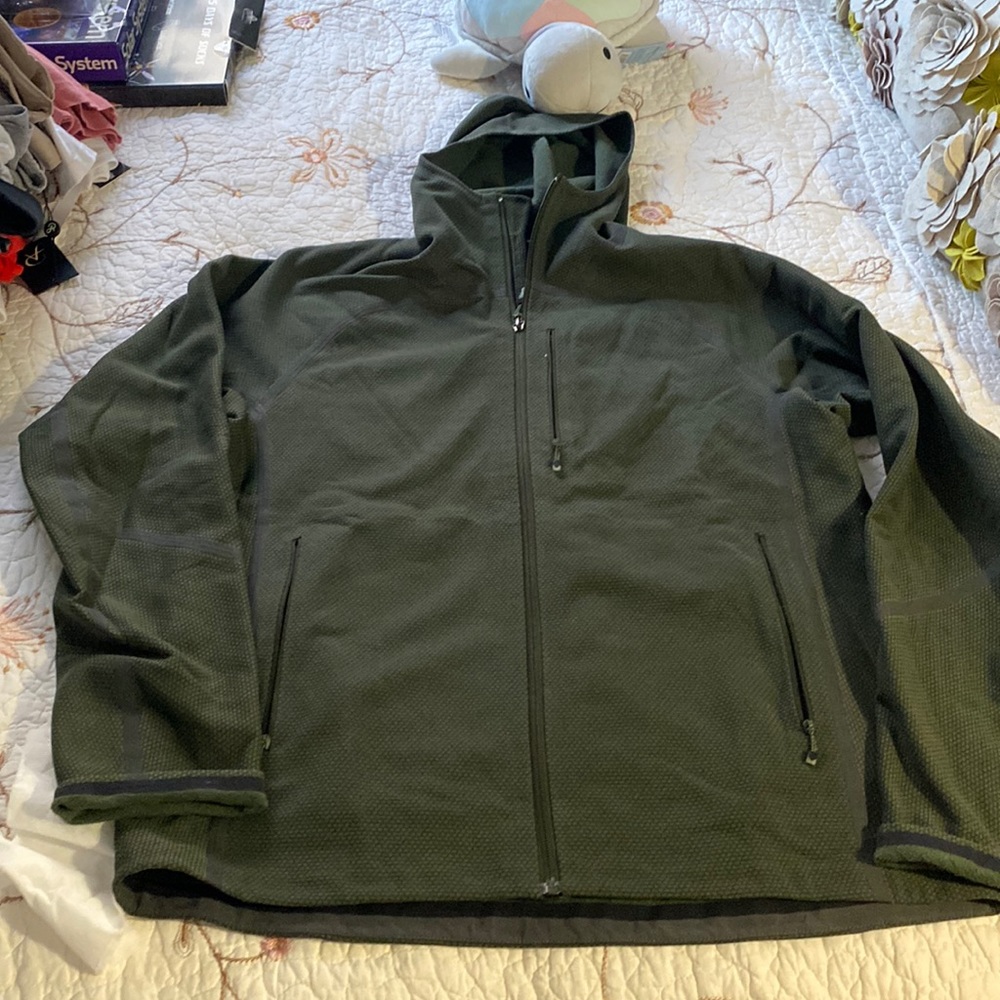 The North Face, army green zip up jacket, no tags but never used. SZ large